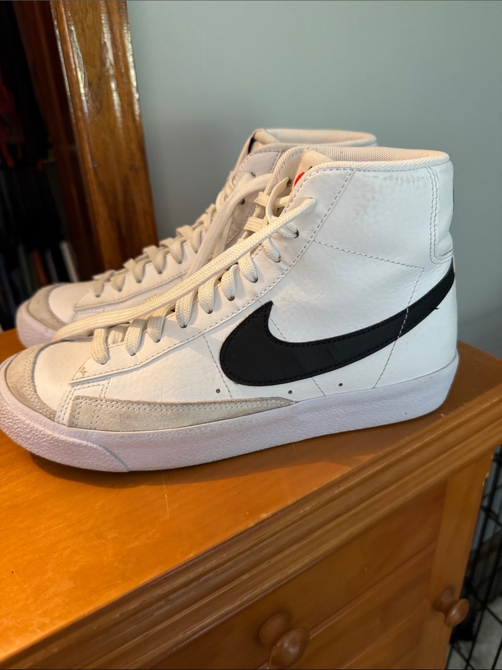 Nike Mid Blazer 77 White Black High Top Shoes Big Boys Youth 6 Fits Women’s 8